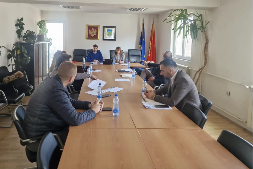 Od prioriteta do akcije: unapređivanje lokalnih poziva za NVO za efikasniju podršku otvorenoj upravi i benefite građana